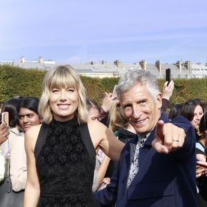 Mélanie Page, Nagui aux arrivées du défilé Christian Dior Collection Femme Prêt-à-Porter Printemps/Eté 2026 lors de la Fashion Week de Paris (PFW), dans le Jardin des Tuileries, à Paris, France, le 1er octobre 2025.
© Christophe Aubert via Bestimage