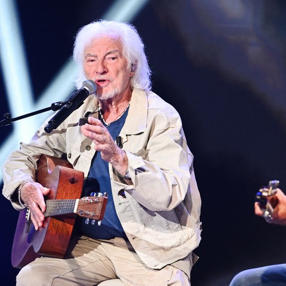 Exclusif - Hugues Aufray lors de l'enregistrement de l'émission "Vivement dimanche" à Paris, FRanxce, le 9 septembre 2025 et diffusée le 12 octobre 2025 sur France 3. © Guillaume Gaffiot/Bestimage