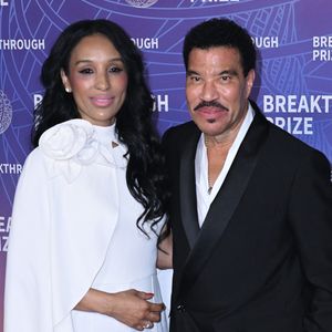 Lionel Richie et sa compagne Lisa Parigi - Photocall de la 12éme cérémonie de remise des prix Breakthrough à Los Angeles le 18 février 2026. Broadimage / Bestimage