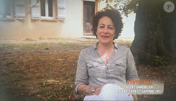 Elle est agent immobilier à Montauban et compte bien prouver de quoi elle est capable.

Cynthiana, aventurière de l'Ouest dans "Koh-Lanta, La Revanche des 4 Terres".