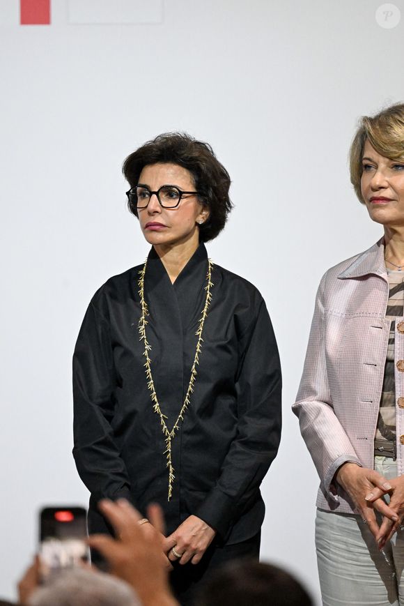 Rachida Dati, Ministre de la Culture - Le président français E.Macron et sa femme B.Macron assistent à une réception avec des membres de la communauté française à l'École française internationale (IFS) à Singapour, le 30 mai 2025. Lors de ce voyage officiel en Asie, le couple présidentiel était notamment accompagné de R.Dati, Ministre de la Culture, A.Genetet. 
© Jeanne Accorsini / Pool / Bestimage