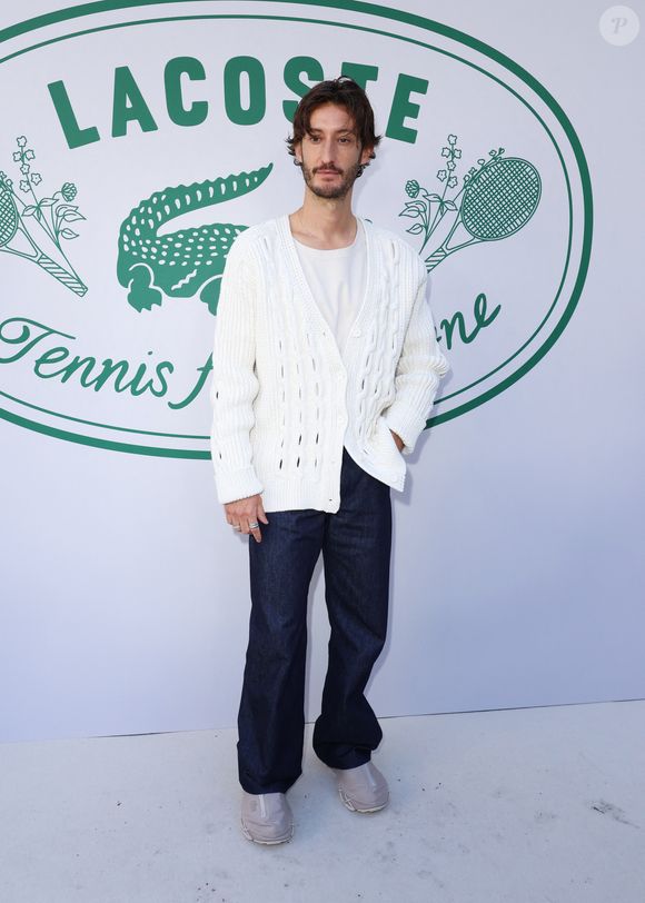 Pierre Niney au photocall du défilé Lacoste Collection Femme Prêt-à-Porter Printemps/Eté 2026 lors de la Fashion Week de Paris (PFW), au Lycée Carnot, à Paris, France, le 5 octobre 2025. © Sam Delpech/Bestimage