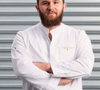 Il s'agit de Noé Pellet, membre de la brigade orange de Stéphanie Le Quellec.
Noé Pellet, candidat au casting de la seizième saison de "Top Chef", sur M6.