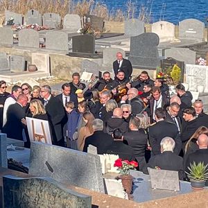 La famille et les amis proches lors de l'inhumation dans l'intimité de Brigitte Bardot dans le caveau familial du cimetière marin de Saint-Tropez, France. Bestimage