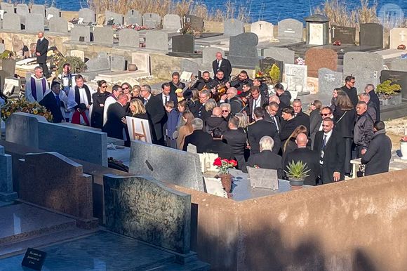 La famille et les amis proches lors de l'inhumation dans l'intimité de Brigitte Bardot dans le caveau familial du cimetière marin de Saint-Tropez, France. Bestimage