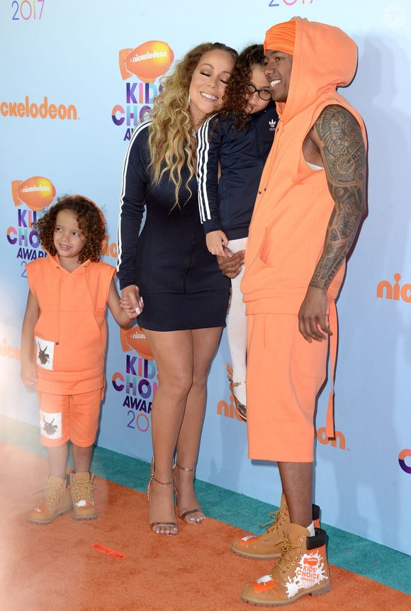 Quinze ans après leur naissance, les jumeaux sont proches de leurs deux parents.

Monroe Cannon, Nick Cannon, Moroccan Scott Cannon et Mariah Carey assistent aux Nickelodeon's 2017 Kids' Choice Awards au USC Galen Center le 11 mars 2017 à Los Angeles, Californie. Photo by Lionel Hahn/ABACAUSA.COM