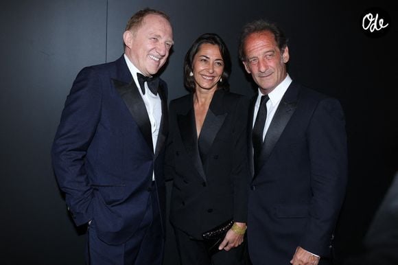 Vincent Lindon a ouvert son carnet d'adresses à sa compagne.

François-Henri Pinault, Vincent Lindon et Cécile Duffau assistent au dîner « Kering Women In Motion » organisé dans le cadre du 75e Festival de Cannes, le 22 mai 2022 à Cannes, en France. Photo de Jérôme Domine/ABACAPRESS.COM
