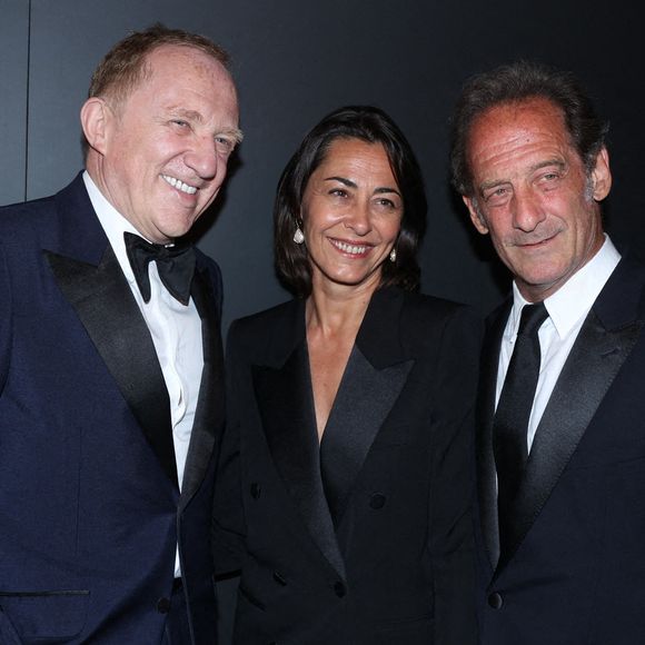 Vincent Lindon a ouvert son carnet d'adresses à sa compagne.

François-Henri Pinault, Vincent Lindon et Cécile Duffau assistent au dîner « Kering Women In Motion » organisé dans le cadre du 75e Festival de Cannes, le 22 mai 2022 à Cannes, en France. Photo de Jérôme Domine/ABACAPRESS.COM