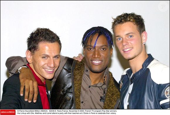 ... qui évoluait désormais en solo après s'être séparé des Linkup...

© Pierre Hounsfield /Milton /ABACA. 52439-6. Paris-France, 6 novembre 2003. Les gagnants de l'émission Pop Star, les Linkup avec Otis, Matthieu et Lionel participent à une fête avec leurs professeurs à l'Etoile à Paris pour célébrer leur victoire.