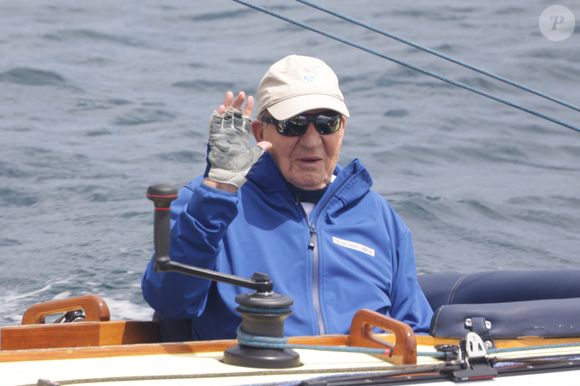 Le roi Juan Carlos retourne au port après un jour de navigation le 21 juin 2025 à Sanxenxo en Espagne.


Photo : Europa Press / Bestimage