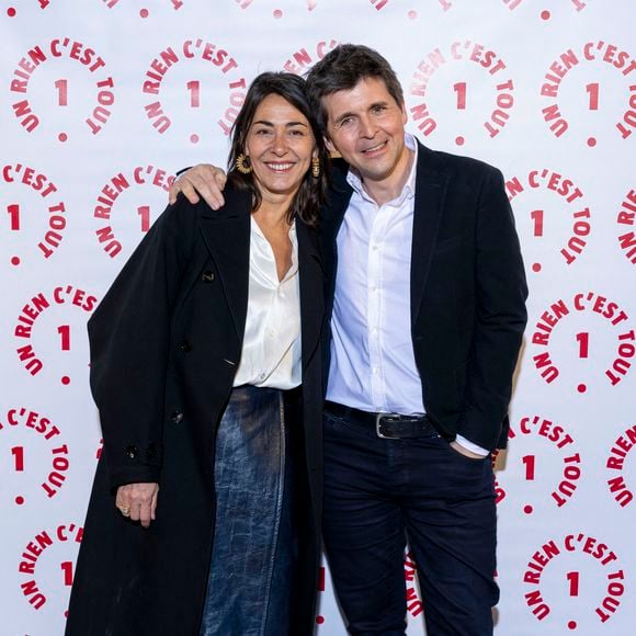 Thomas Sotto, Cécile Duffau (fondatrice de l'association Un rien c'est tout) au photocall des invités au dîner de gala de l'association "Un rien c'est tout" au musée de l'armée aux Invalides à Paris le 7 mars 2024.©Bestimage