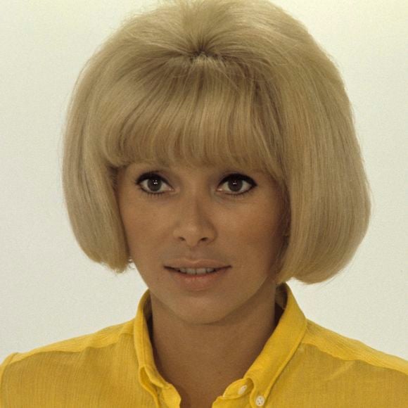 Archives - En France, à Paris, Mireille Darc sur un plateau le 3 mars 1967.