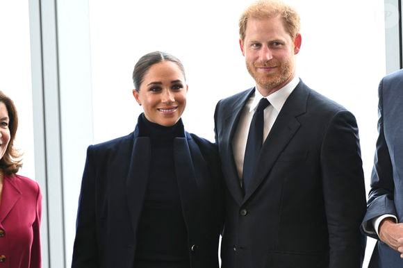 Les documents tant attendus seraient finalement arrivés six mois après la demande initiale, alors que le délai habituel est d’environ trois semaines. De quoi s'interroger !

Le prince Harry, duc de Sussex et Meghan Markle, duchesse de Sussex, en visite à New York, le 23 septembre 2021. © Taidgh Barron/Zuma Press/Bestimage