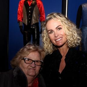C'est le samedi 5 juillet 2025 que Laeticia Hallyday a pu retrouver sa grand-mère pour cette occasion spéciale.

Exclusif - Prix Spécial - Elyette Boudou (Mamie Rock) et Laeticia Hallyday - Vernissage de l'exposition "Johnny Hallyday, l'exposition" au Palais des Expositions à Paris. Le 21 décembre 2023 © Dominique Jacovides / Bestimage