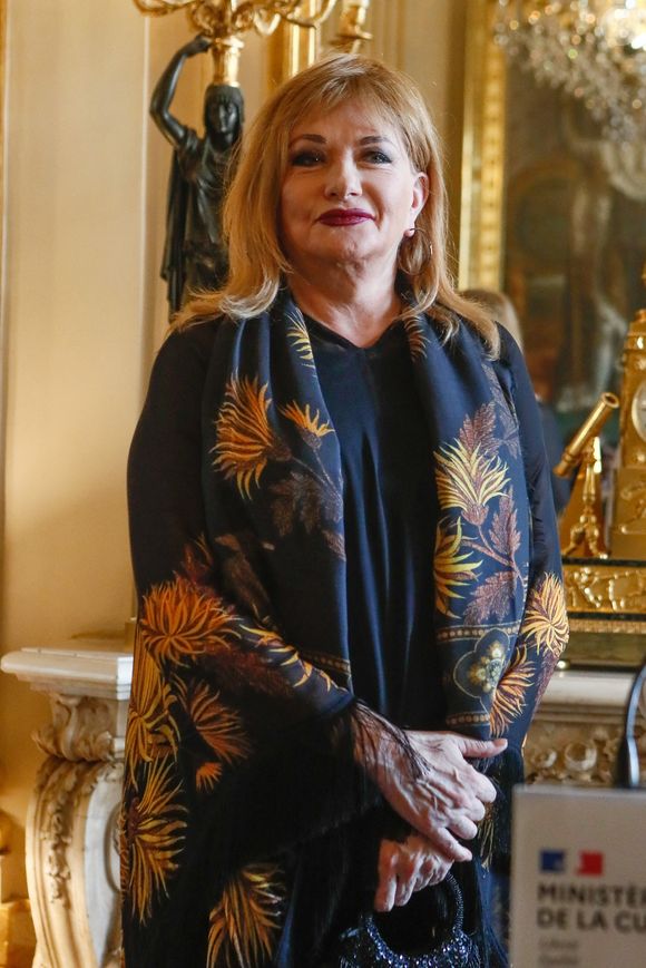 Catherine Jacob a vivement critiqué les “fils et filles de” comédiens qui se lancent dans une carrière d’acteur, estimant que « rien ne prédestine personne ».

Exclusif - Catherine Jacob - Cérémonie de remise des insignes de Commandeur des Arts et des Lettres à Catherine Jacob au Ministère de la Culture à Paris le 5 septembre 2023.

© Christophe Clovis / Bestimage