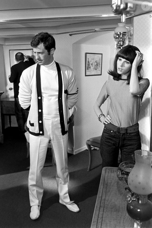 Geneviève Page - Jean-Paul Belmondo sur le tournage du film "Tendre Voyou" à Nice en 1966 

© Charles Bebert / Bestimage