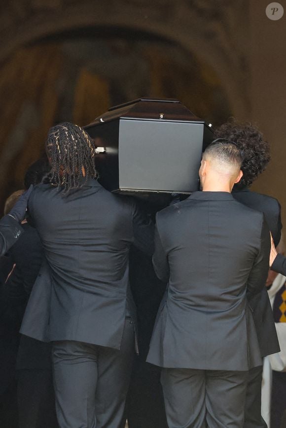Gaston Ardisson, Sekou Crespo-Mara, Lamine Crespo-Mara, Samuel de Ceccatty (mari de Manon Ardisson), Patrick Ardisson - Arrivées aux obsèques de Thierry Ardisson en l’église Saint-Roch de Paris, France, le 17 juillet 2025. © Clovis-Jacovides/Bestimage