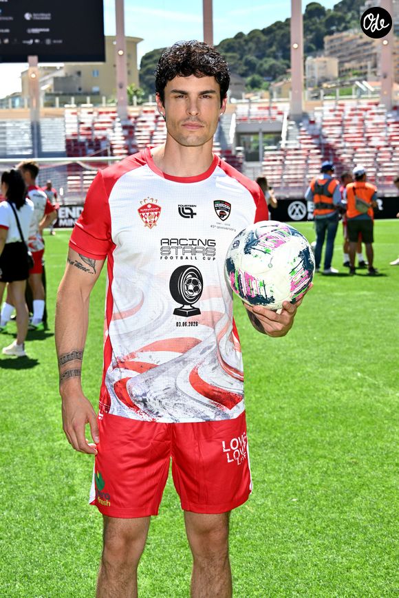 Baptiste Giabiconi lors du match de football caritatif au stade Louis II de Monaco opposant les Barbagiuans aux pilotes de l'équipe Nazionale Piloti dans le cadre de la "Racing Stars Football Cup" le 3 juin 2026.
Depuis 35 ans, des pilotes automobiles participent chaque année à un match de football caritatif organisé à Monaco. Ce " match des pilotes " a accueilli tous les plus grands de la Formule 1, y compris Michael Schumacher. En 2025, une nouvelle mouture a vu le jour, la Racing Stars Football Cup, sous la houlette de Louis Ducruet, le fils de la princesse Stéphanie. Ce 3 juin 2026, avait lieu la deuxième édition de l'événement caritatif, organisé au profit de deux associations.
Les fonds récoltés lors de l'événement seront reversés à deux associations. La première est " Mercy Ships ", qui déploie des navires-hôpitaux afin d'offrir des soins chirurgicaux gratuits en Afrique. La seconde association est " Les Soins de l'espoir ", qui est engagée auprès d'enfants et d'adultes défavorisés en Asie du Sud-Est, notamment au Vietnam.
Les Barbagiuans ont remporté le match 6 - 2

© Bruno Bebert / Bestimage