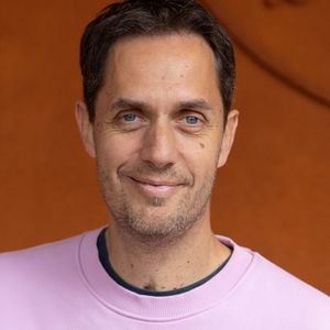 Grand Corps Malade (Fabien Marsaud) au photocall du village lors des Internationaux de France de Tennis de Roland Garros 2026, à Paris, France, le 5 juin 2026. © Jacovides-Moreau/Bestimage