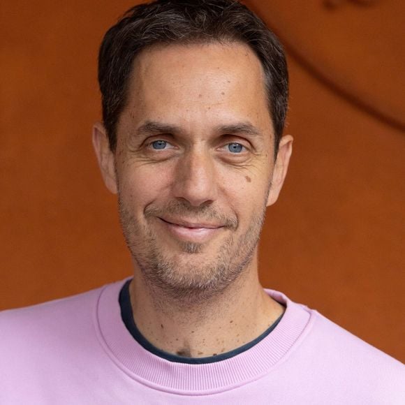 Grand Corps Malade (Fabien Marsaud) au photocall du village lors des Internationaux de France de Tennis de Roland Garros 2026, à Paris, France, le 5 juin 2026. © Jacovides-Moreau/Bestimage