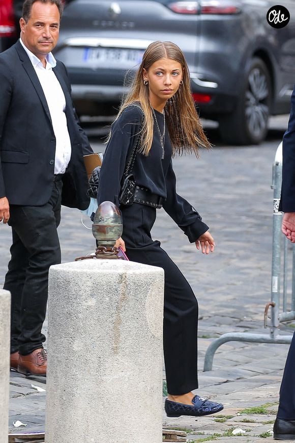 Natty Tardivel et Stella Belmondo lors des funérailles de Jean-Paul Belmondo, qui se sont déroulées à l'église Saint-Germain-des-Prés à Paris, en France, le 10 septembre 2021. Photo de Nasser Berzane/ABACAPRESS.COM
