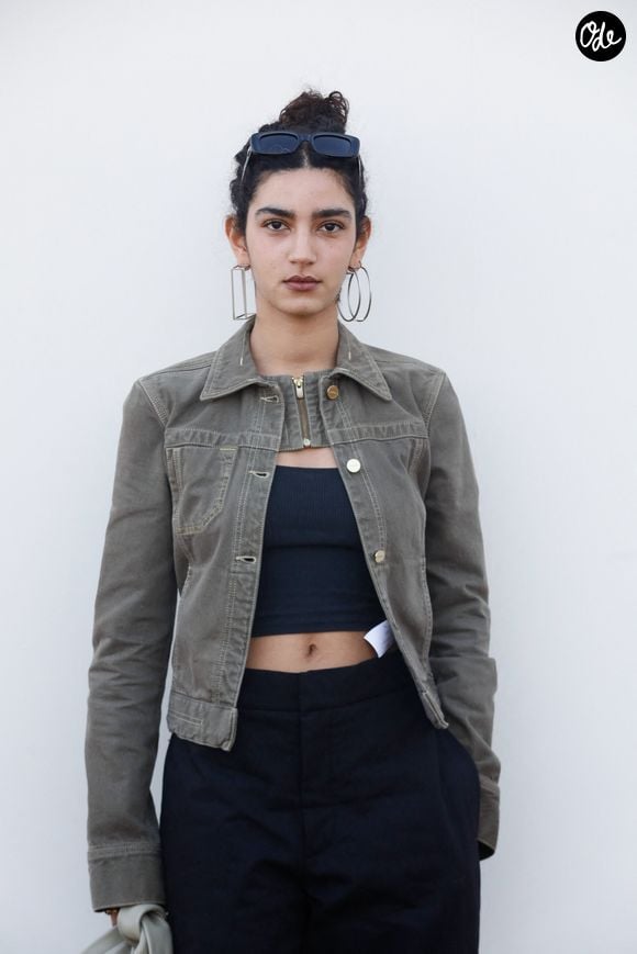 Bien qu'attirée par la carrière de son papa, la jeune femme a longtemps préféré suivre des études de psychologie.

Nina Zem - Les célébrités au photocall du défilé Jacquemus pour la présentatation de la toute dernière collection “Le Raphia” au Bourget, le 12 décembre 2022. 

© Veeren-Clovis/Bestimage