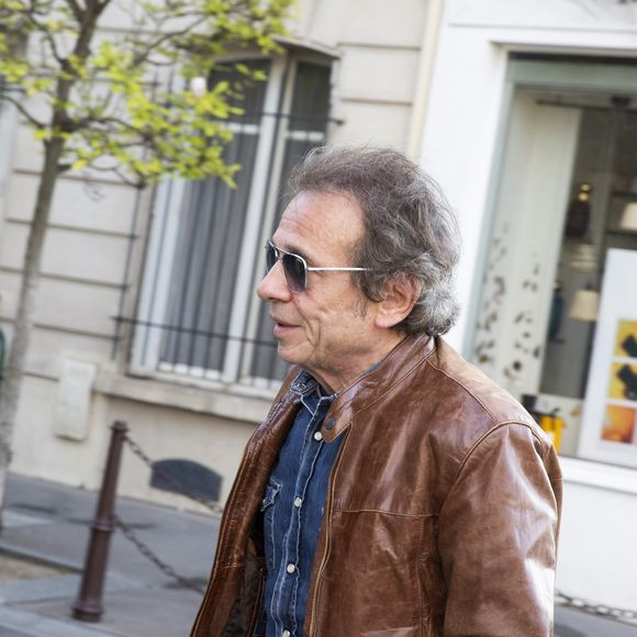 Exclusif - Philippe Manoeuvre - L'équipe de l'émission "Les Grosses Têtes" continue de travailler pendant le confinement lors de l'épidémie de coronavirus (COVID-19) le 6 avril 2020.
© Jack Tribeca / Bestimage