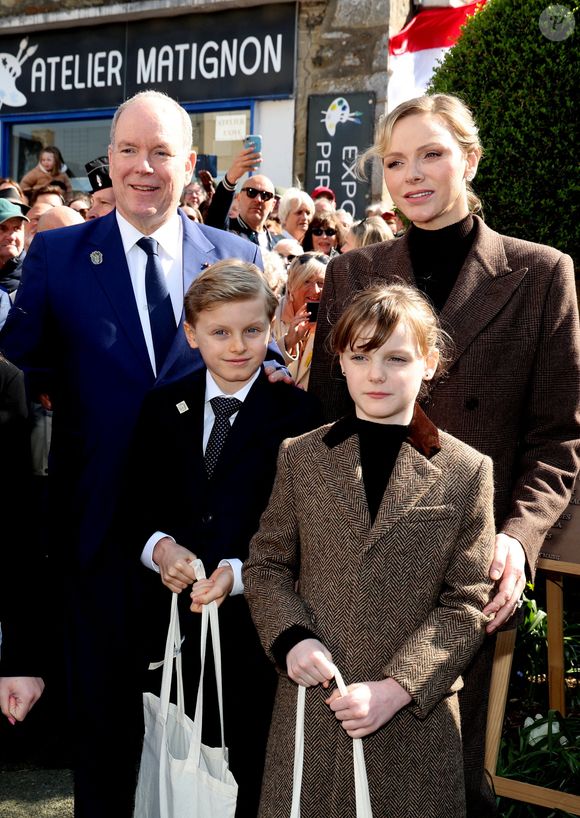 Le prince Albert II de Monaco, La princesse Charlène de Monaco, Le prince Jacques de Monaco, marquis des Baux, La princesse Gabriella de Monaco, comtesse de Carladès lors d'une visite à Matignon le 9 avril 2025. © Dominique Jacovides / Bestimage