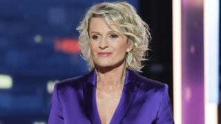 Sophie Davant vend certains de ses vêtements et partage des images de son dressing pas du tout rangé