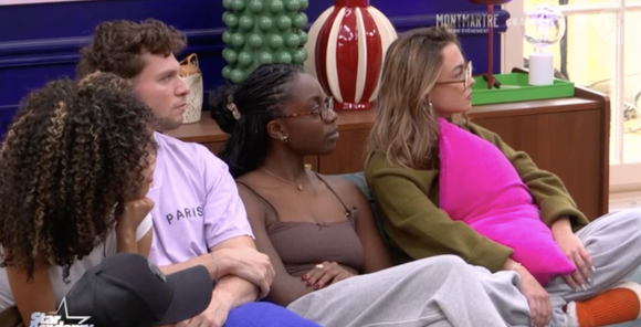 Un tableau chanté-dansé sera réalisé chaque samedi par l'un des élèves, sous la base du volontariat. 

Extrait de l'émission "Star Academy" sur TF1