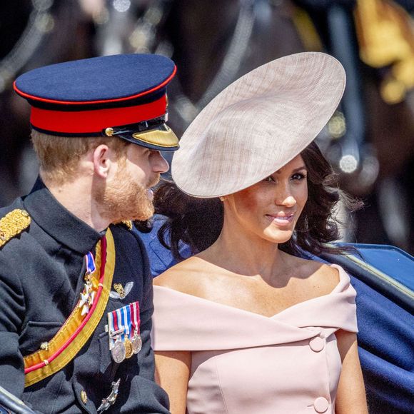 La princesse Meghan Markle et le prince Harry, la famille royale britannique, lors de la parade des couleurs. La reine Elizabeth, le prince de Galles, Charles, la duchesse de Cornouailles, Camilla, le duc et la duchesse de Cambridge, le prince George, la princesse Charlotte, le prince Andrew et la princesse Anne, à Londres, au Royaume-Uni, lors de la parade des couleurs. Cette parade annuelle célèbre l'anniversaire officiel de la reine. Londres, Royaume-Uni, le 9 juin 2018. Photo : Robin Utrecht/ABACAPRESS.COM
