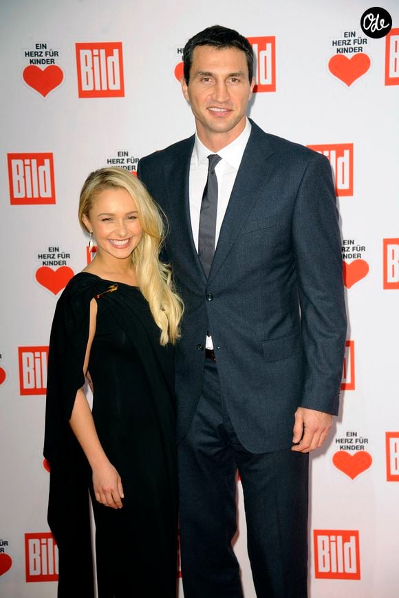 Son ex-compagnon Wladimir Klitschko lui a rendu hommage le 21 août

Hayden Panettiere et Wladimir Klitschko lors du gala de charité « Ein Herz für Kinder » 2013 (Un cœur pour les enfants) au Hangar 6 de l'aéroport de Tegel à Berlin, en Allemagne, le 6 décembre 2013. Photo : Look Press Agency/ABACAPRESS.COM