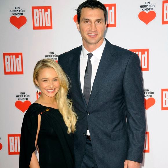 Son ex-compagnon Wladimir Klitschko lui a rendu hommage le 21 août

Hayden Panettiere et Wladimir Klitschko lors du gala de charité « Ein Herz für Kinder » 2013 (Un cœur pour les enfants) au Hangar 6 de l'aéroport de Tegel à Berlin, en Allemagne, le 6 décembre 2013. Photo : Look Press Agency/ABACAPRESS.COM