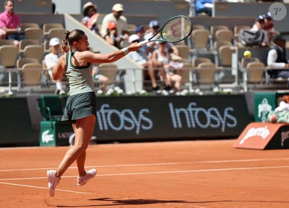 Elle explique : “Depuis deux ans, je suis à Dubaï, les conditions sont parfaites pour pouvoir s’acclimater”

Diane Parry frappe un retour pendant le match du troisième tour du simple dames entre Diane Parry de la France et Amanda Anisimova des États-Unis au tournoi de tennis de Roland Garros, Paris, France, 30 mai 2026. 

Photo par Xinhua/ABACAPRESS.COM/Wu Huiwo)