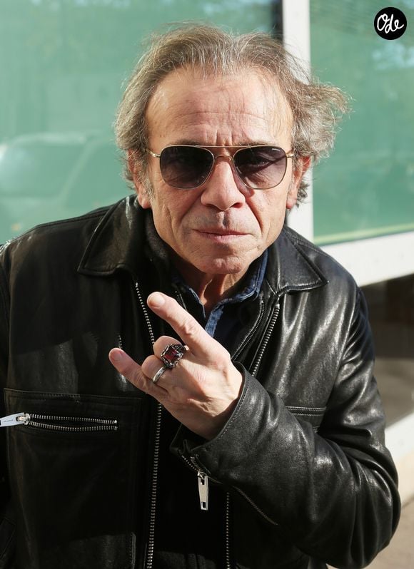Philippe Manœuvre quitte les studios de RTL à Paris, le 20 novembre 2019.
© Jonathan Rebboah / Panoramic / Bestimage