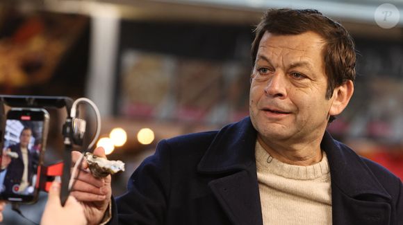 Exclusif - Laurent Mariotte à la rencontre des commerçants du Marché des Capucins à Bordeaux, lors du tournage de son émission culinaire "Les petits plats de Laurent", le 21 janvier 2026.
© Fabien Cottereau / Bestimage