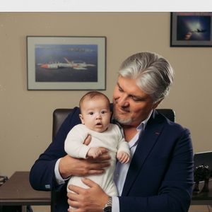 Sur les réseaux, David Douillet a publié une photo du bébé.

Photo Instagram de David Douillet.