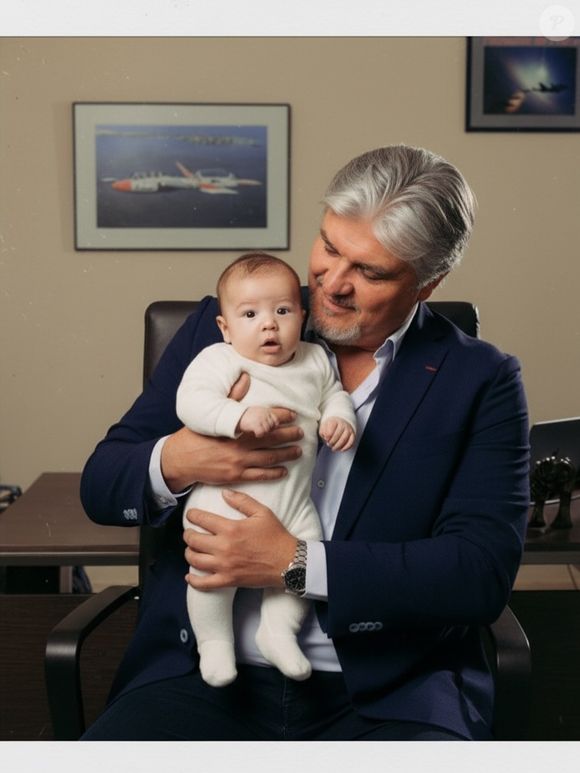 Sur les réseaux, David Douillet a publié une photo du bébé.

Photo Instagram de David Douillet.