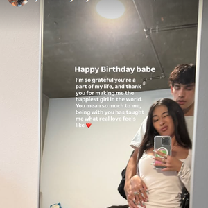 Monsieur Aaron Thomas célébrait son anniversaire. Jade a saisi l'occasion pour dévoiler le visage de celui qui partage sa vie et grâce auquel elle sait ce qu'est "ressentir le véritable amour"

Jade Hallyday dévoile le visage de son compagnon sur Instagram
