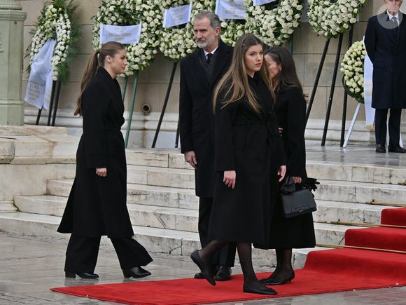 Athènes, GRÈCE La famille royale espagnole arrive à l'église métropolitaine d'Athènes pour les funérailles des Princes Irène de Grèce et du Danemark.



Sur la photo : Le roi Felipe VI d'Espagne, la reine Letizia d'Espagne, Leonor, princesse des Asturies, l'infante Sofia d'Espagne