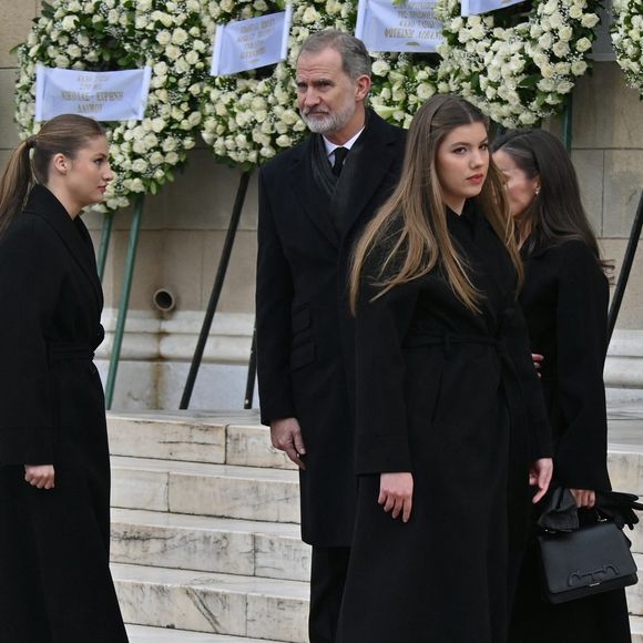 Athènes, GRÈCE La famille royale espagnole arrive à l'église métropolitaine d'Athènes pour les funérailles des Princes Irène de Grèce et du Danemark.



Sur la photo : Le roi Felipe VI d'Espagne, la reine Letizia d'Espagne, Leonor, princesse des Asturies, l'infante Sofia d'Espagne