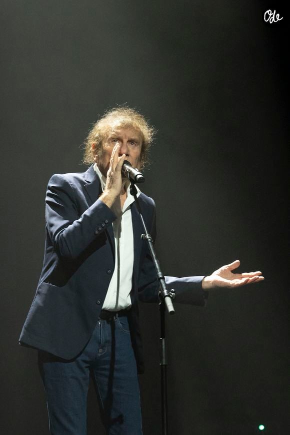 Comme le rapportait "Libération", "la lumière y est tamisée et la déco minimale". 

Alain Souchon sur scène lors de la soirée de gala de la Fondation Recherche Alzheimer- Paris 2026 à l'Olympia le 30 mars 2026. © Borde / Rindoff / Bestimage