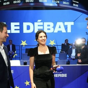 François-Xavier Bellamy (LR), Apolline de Malherbe et Maxime Switek - Elections européennes 2024 : débat entre les têtes de liste sur BFM Tv le 27 mai 2024. © Coadic Guirec / Bestimage