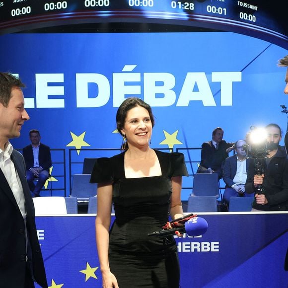 François-Xavier Bellamy (LR), Apolline de Malherbe et Maxime Switek - Elections européennes 2024 : débat entre les têtes de liste sur BFM Tv le 27 mai 2024. © Coadic Guirec / Bestimage