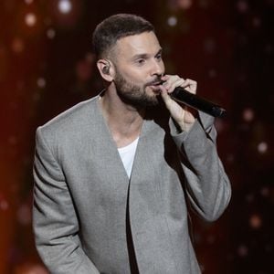 Exclusif - Matt Pokora pour les surprises lors de l'enregistrement de l'émission "La Boîte à secrets", présentée par Faustine Bollaert et diffusée le 17 octobre sur France 3, dans les studios du Lendit à Saint-Denis, France, le 23 septembre 2025. © Cyril Moreau/Bestimage