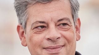 "Tout part en lambeaux" : Benjamin Biolay, parti à plus de 11 000 kilomètres, s'explique sur son départ de Paris