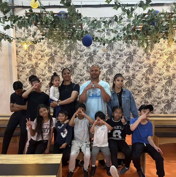 Hélène et Son Nguyen, à la tête d'une fratrie de 12 enfants dans "Familles nombreuses, la vie en XXL". Capture Instagram