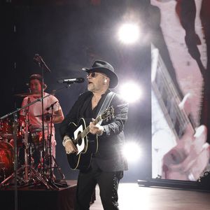 Exclusif -  Pascal Obispo lors de l'enregistrement de l’émission La Grande Fête de Carcassonne, diffusée le samedi 6 septembre à 21.10 sur France 2, dans la Cité Médiévale de Carcassonne, France, le 24 juin 2025. © Jack Tribeca/Bestimage