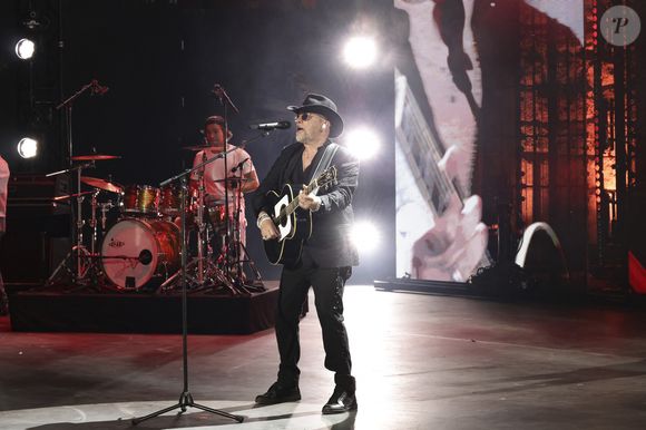 Exclusif -  Pascal Obispo lors de l'enregistrement de l’émission La Grande Fête de Carcassonne, diffusée le samedi 6 septembre à 21.10 sur France 2, dans la Cité Médiévale de Carcassonne, France, le 24 juin 2025. © Jack Tribeca/Bestimage