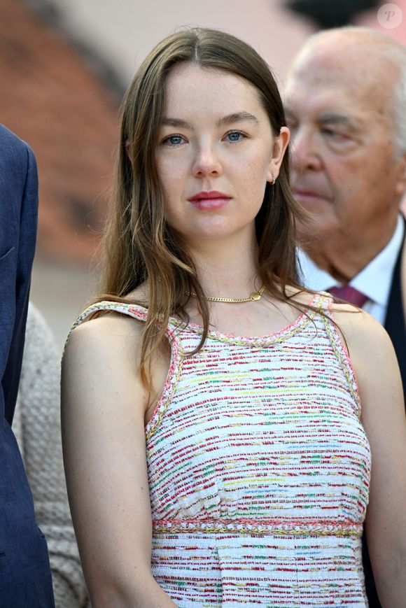 Alexandra de Hanovre à la célébration des 20 ans de règne d'Albert II de Monaco sur la place du Palais à Monaco, le 19 juillet 2025. 

Photo : Bruno Bebert / Bestimage